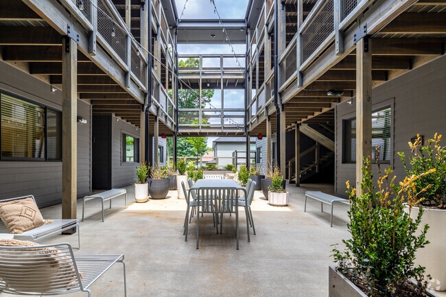 Courtyard - Millhouse