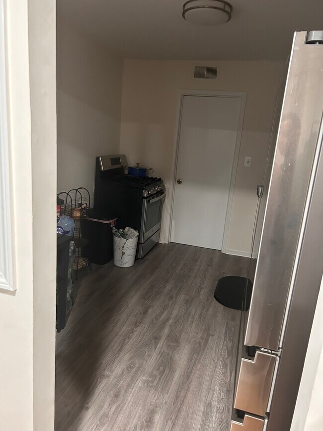 Foto del edificio - 1720 Browning St