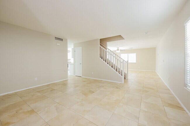 Building Photo - 2255 E Parkside Ln