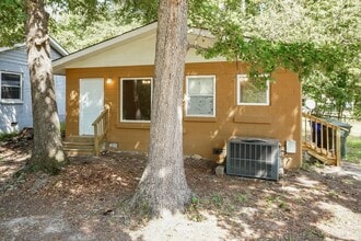 Building Photo - 579 Rose Ln
