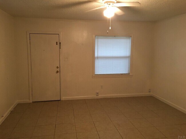 Foto del edificio - 6332 Montgomery Ave