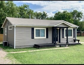 Building Photo - 824 E Symmes St