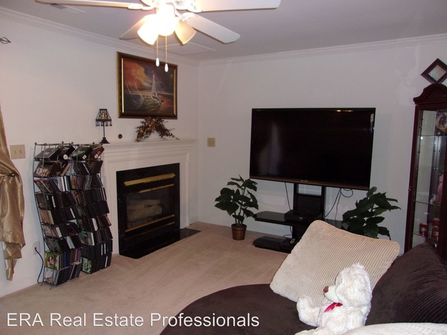 Building Photo - 3 br, 2 bath House - 924 Lucas Creek Road #3