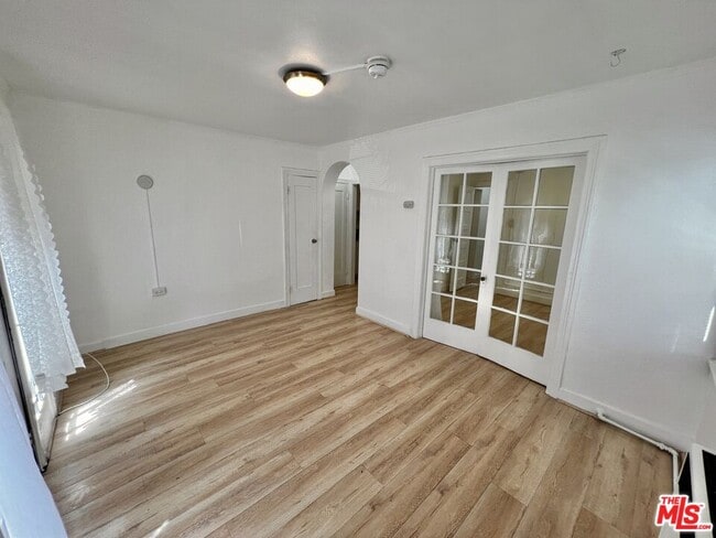 Building Photo - 934 1/2 S Berendo St