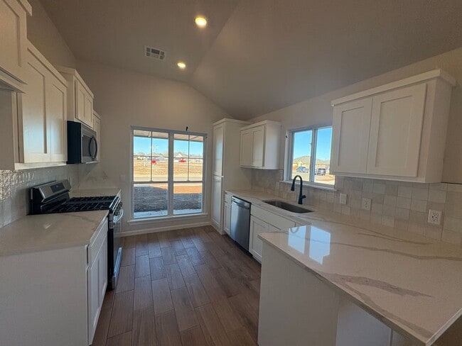 Building Photo - New Home! 1st month free!