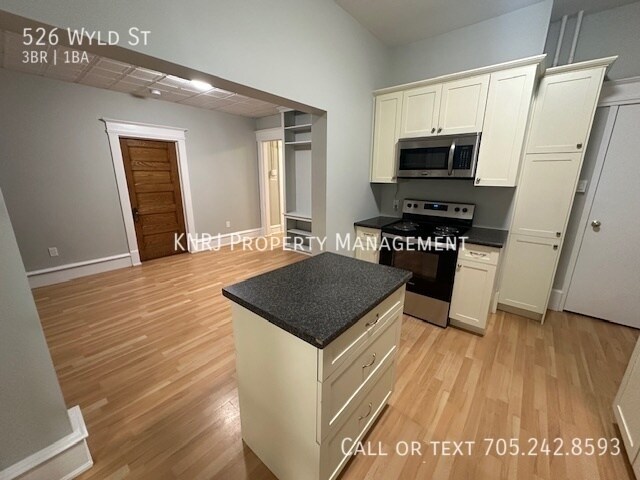 Photo du bâtiment - Three Bedroom Apartment - Main Floor