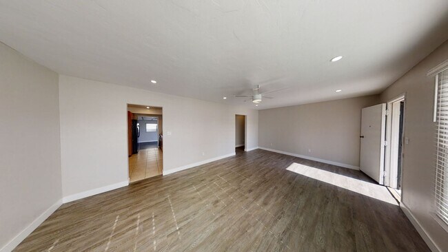 Building Photo - Renovated 3BD/1BA! Great Yard! (Lease out, pending signatures. Check back in a few days!)