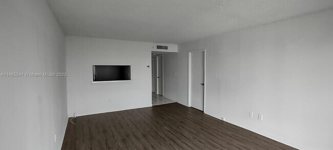 Foto del edificio - 496 NW 165th St