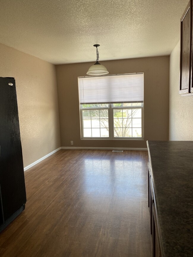 Building Photo - 3 bedroom - Brush Hollow