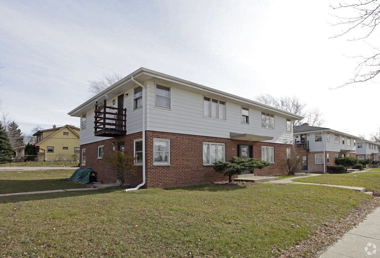 1503 S West Ave, Waukesha, WI 53189 Apartments in Waukesha, WI