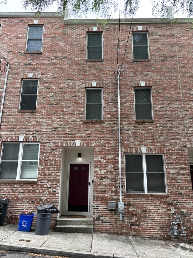 Front - 139 Kingsley St
