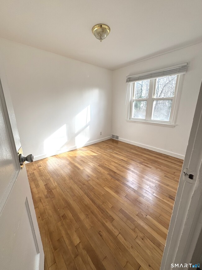 Building Photo - 89 Campfield Dr