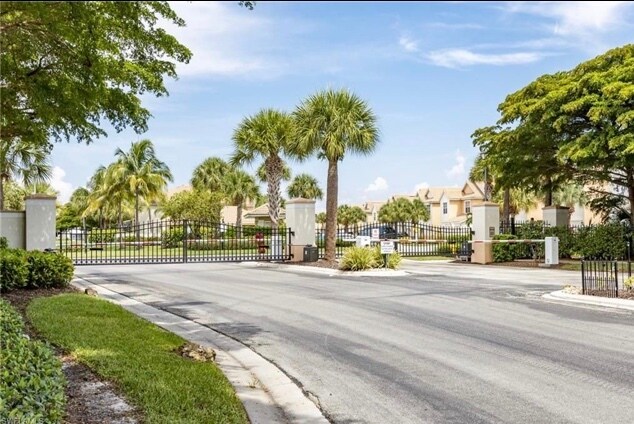 Foto principal - 8361 Village Edge Cir