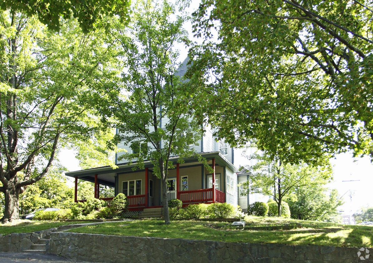 Building Photo - 2 Strafford Ave