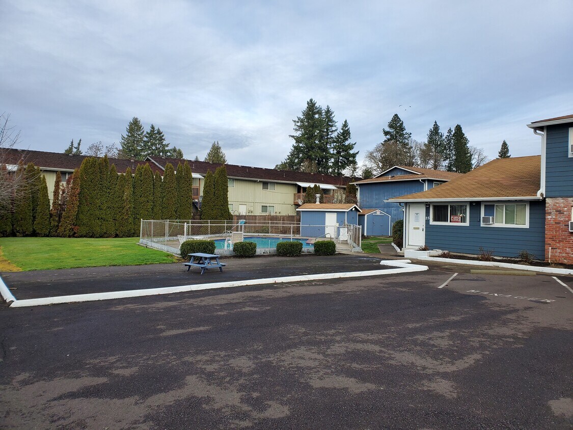 12625 SW Hall Blvd, Tigard, OR 97223 Apartments in Tigard, OR