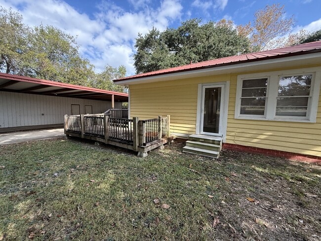 Building Photo - 2418 N University Ave