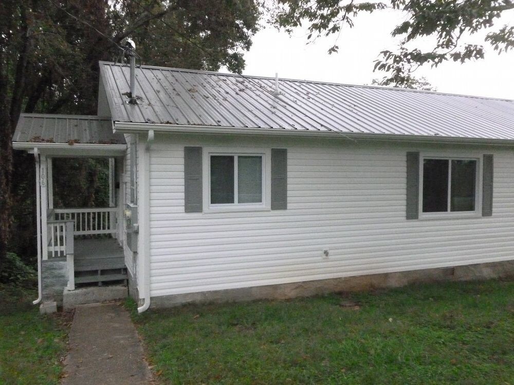Primary Photo - 104 E Hunter Cir