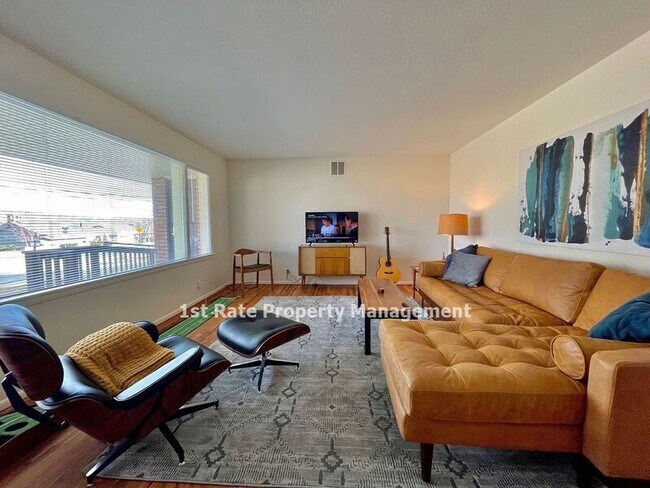 Building Photo - 3409 W Hillcrest Dr