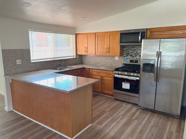 Building Photo - BEAUTIFUL CUL-DE-SAC HOME WITH LARGE PRIVA...