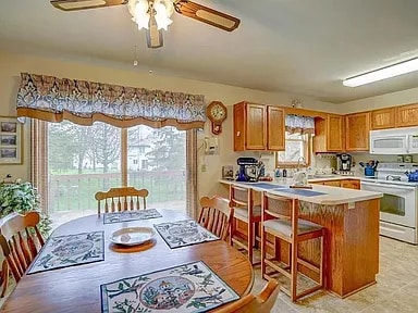 Dinning Area / Kitchen - 1110 N Gammon Rd