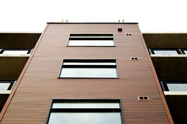 Building Photo - Mill Run Suites