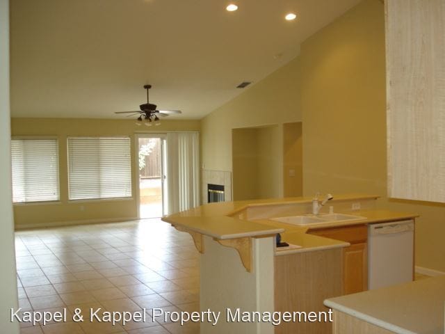 Building Photo - 4 br, 2 bath House - 600 Boone Drive