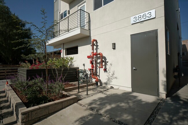 Building Photo - 3863 Montclair St