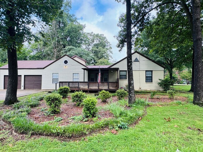 Building Photo - 4-Bedroom just perfect for your family
