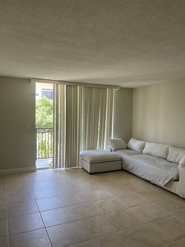 Foto del edificio - 17105 N Bay Rd