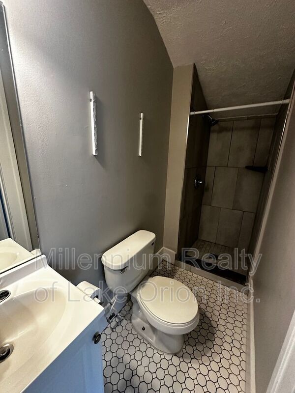 Foto del edificio - 2305 Pine Lake Ave