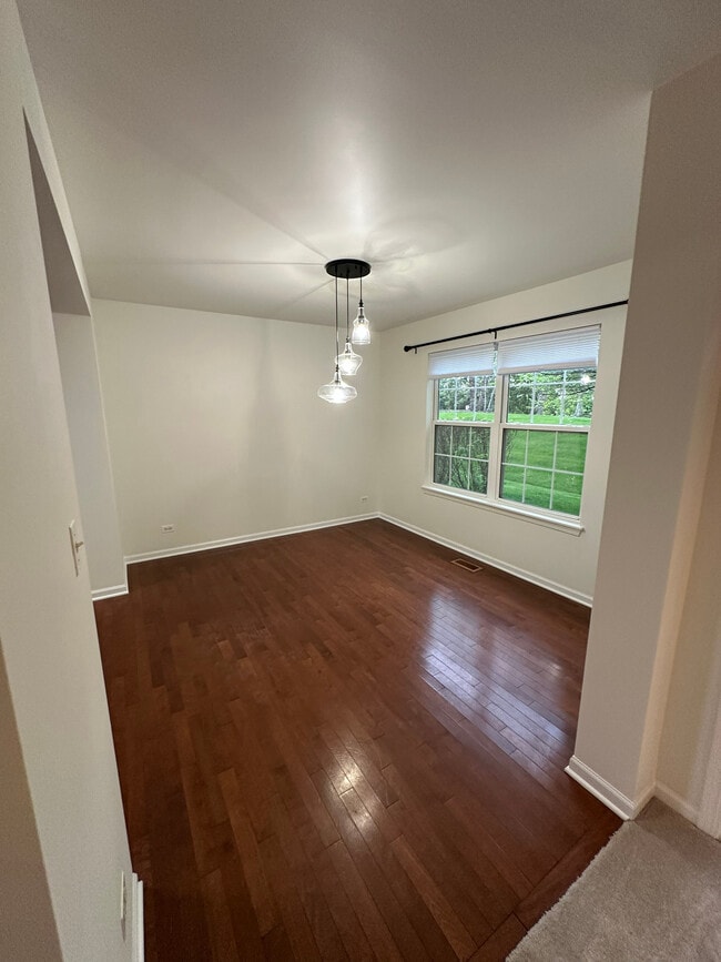 Building Photo - 560 Lancaster Dr