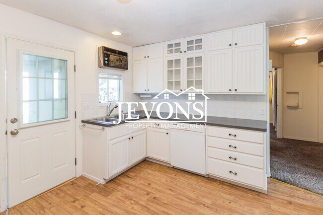Foto del edificio - Jevons Property Management Presents this 2 bedroom and 1 bathroom property in the heart of Yakima