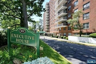 Building Photo - 301 Beech St