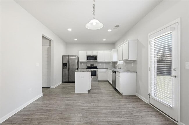 Building Photo - 3237 Cedar Crest Way