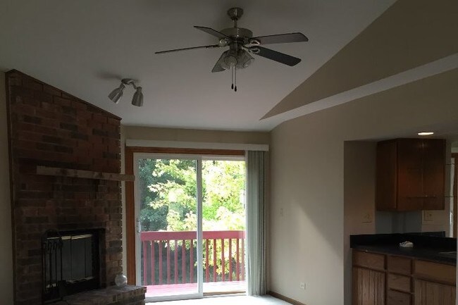 Den - 316 Brookdale Dr