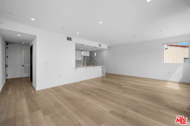 Building Photo - 957 Figueroa Terrace