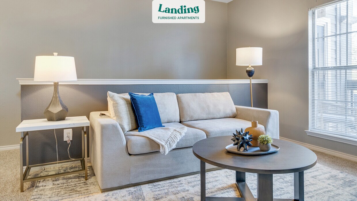 Foto principal - 1100 Hidden Ridge Dr
