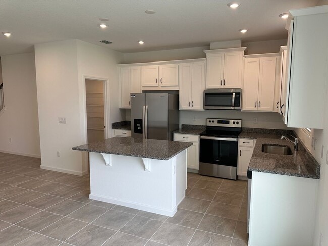 Building Photo - For Rent - 3 BEDROOM 2.5 BATHROOM TOWNHOUS...