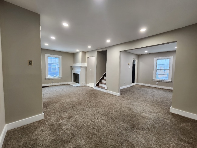 Building Photo - 376 De Wolf Pl