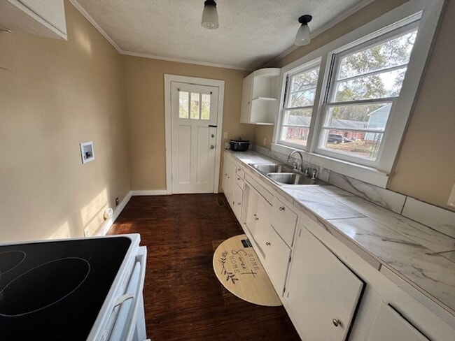 Foto del edificio - 138 Youngs Mill Rd