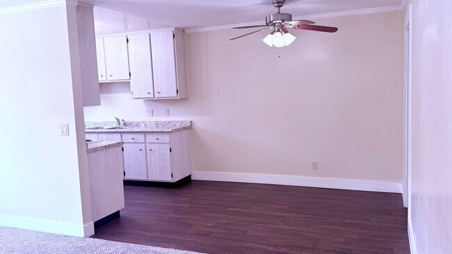 Building Photo - Huge 1 Bedroom in Quiet Neighborhood