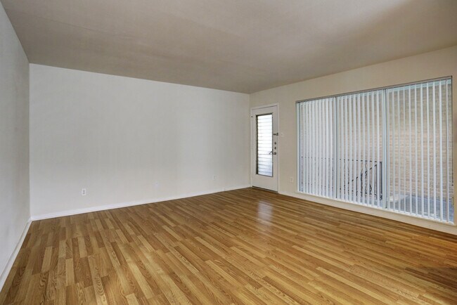 Interior Photo - Roseland