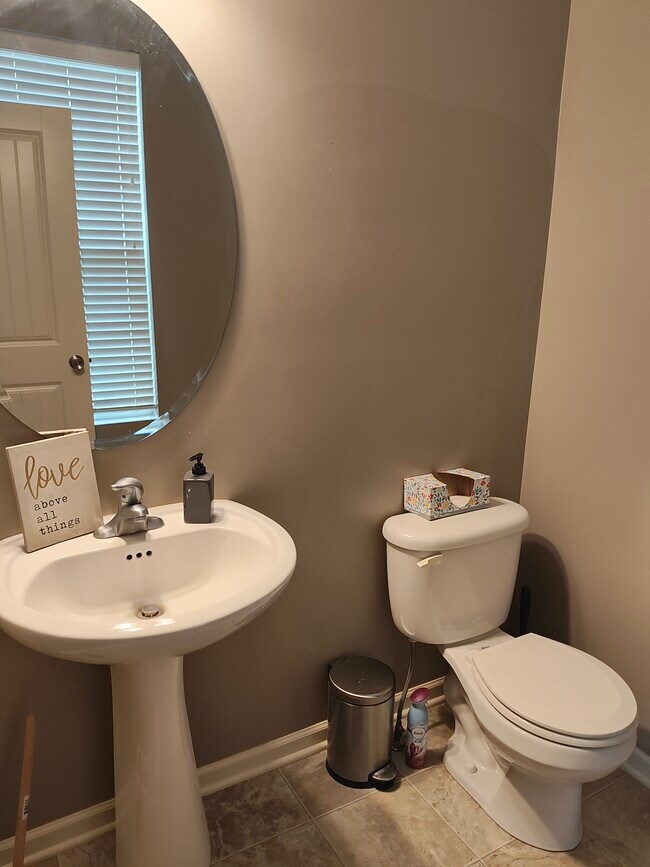 Foto del edificio - 19460 Gail Ave