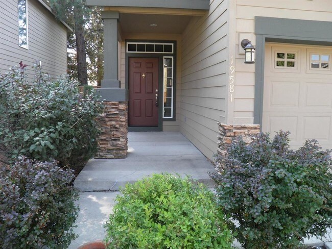 Building Photo - 19581 Salmonberry Ct