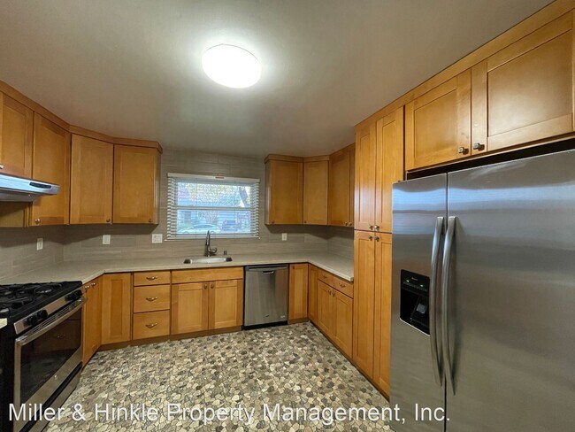 Building Photo - 3 br, 1 bath House - 529 Clifton Ave