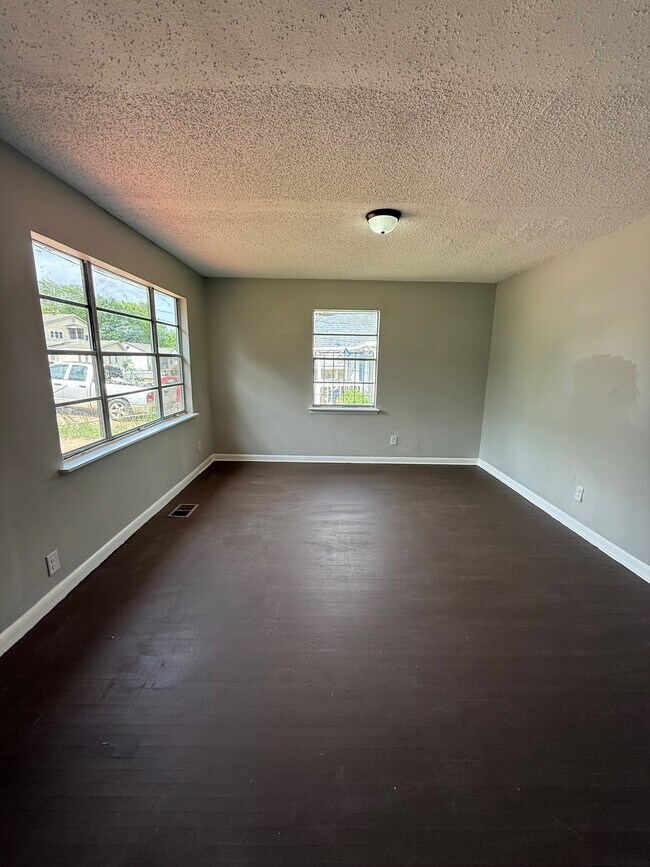 Foto del edificio - 3720 Howard Ave SW