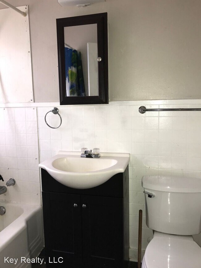 Foto del edificio - 1 br, 1 bath House - 819 Bush Ave