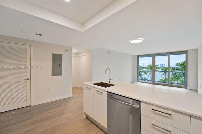 Foto del edificio - 1500 Bay Rd