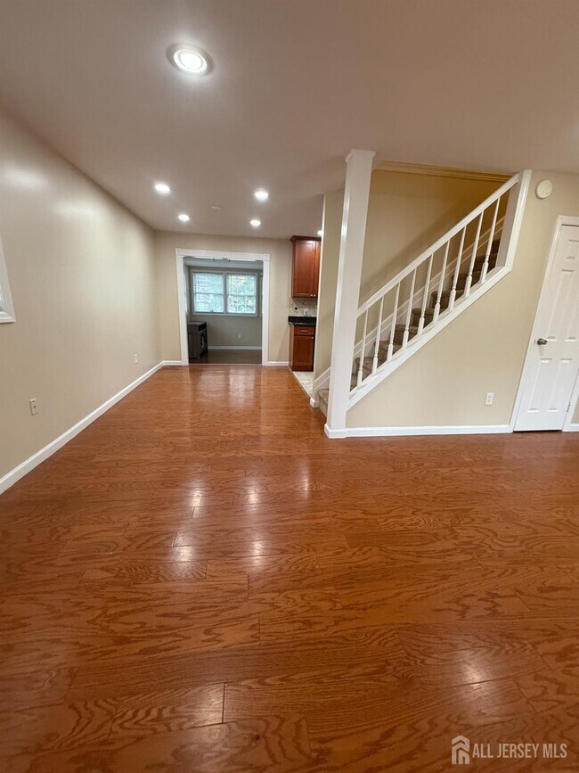 Foto del edificio - 12 W Iselin Pkwy