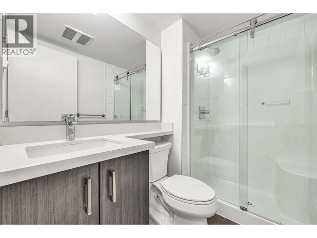 Photo du bâtiment - 500 Royal Ave